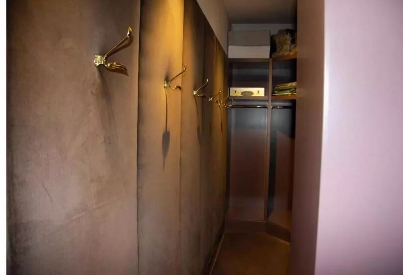 تختخواب و صبحانه La Maison Du Théâtre