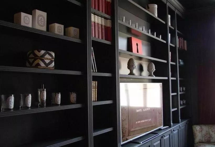 تختخواب و صبحانه La Maison Du Théâtre