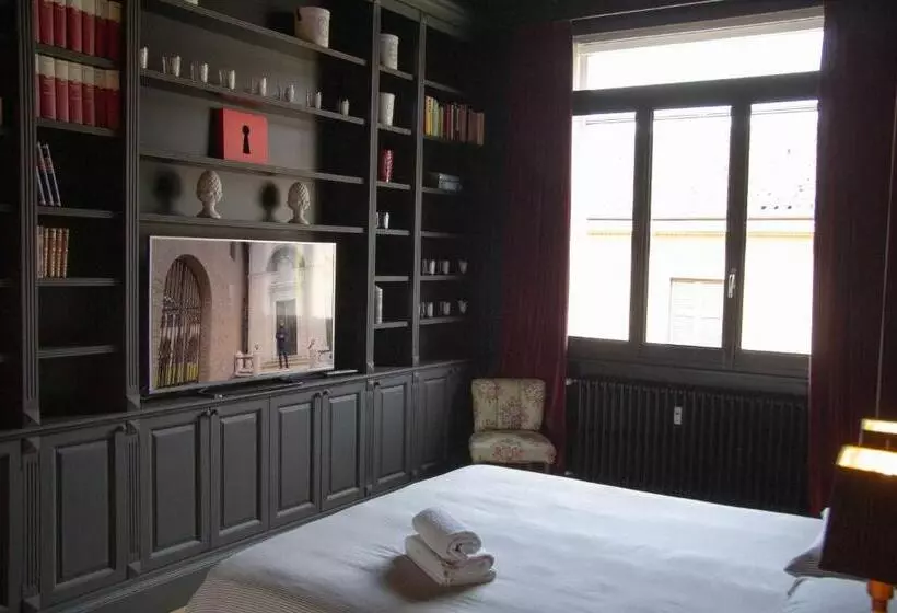 تختخواب و صبحانه La Maison Du Théâtre