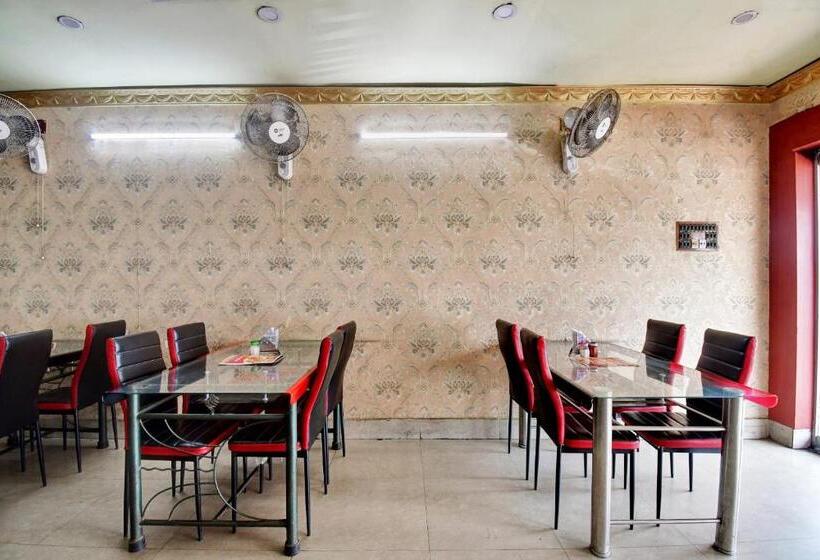 Collection O 81174 Hotel Hindustan International