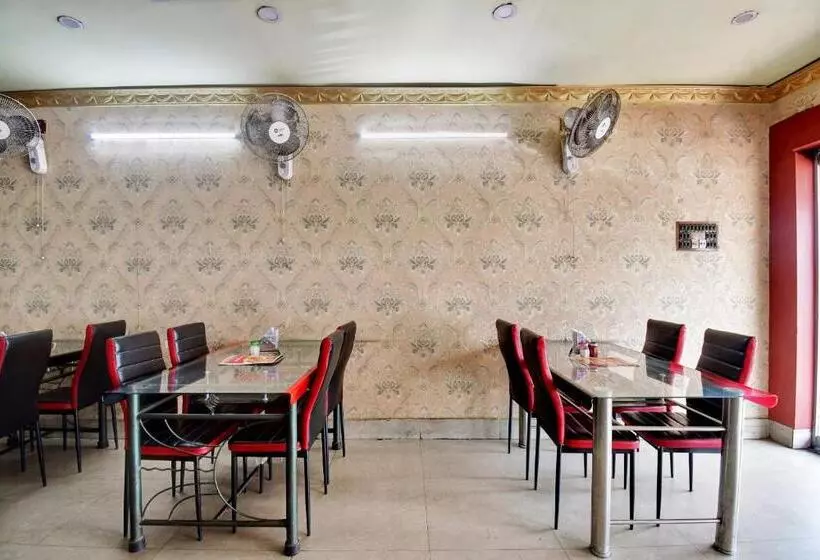 Collection O 81174 Hotel Hindustan International