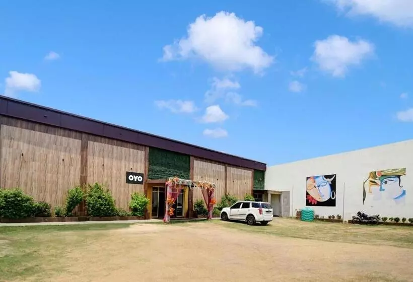 Collection O 81174 Hotel Hindustan International