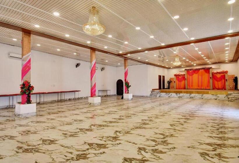 Collection O 81174 Hotel Hindustan International