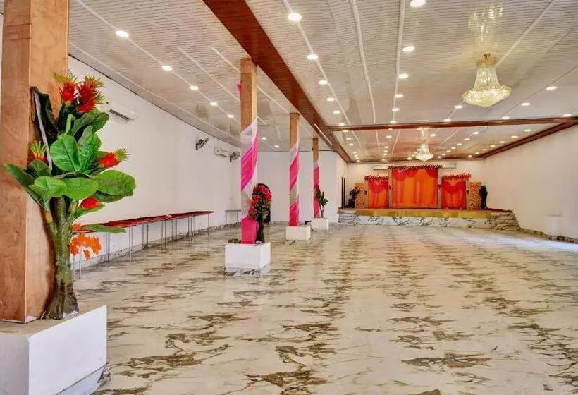 Collection O 81174 Hotel Hindustan International