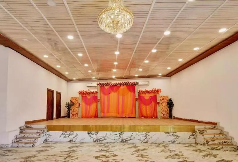 Collection O 81174 Hotel Hindustan International