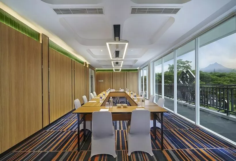 Hotelli Golden Hill By Golden Tulip