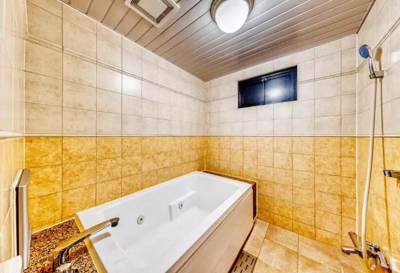 هتل Litz Hiroshima  Adult Only