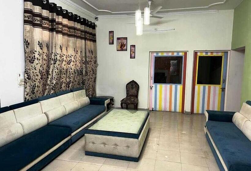 Hotel Oyo 81343 Palm Guest House