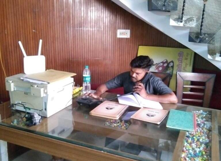 Hotel Oyo 81343 Palm Guest House