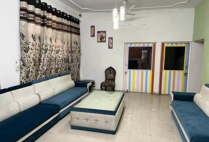 ホテル Oyo 81343 Palm Guest House