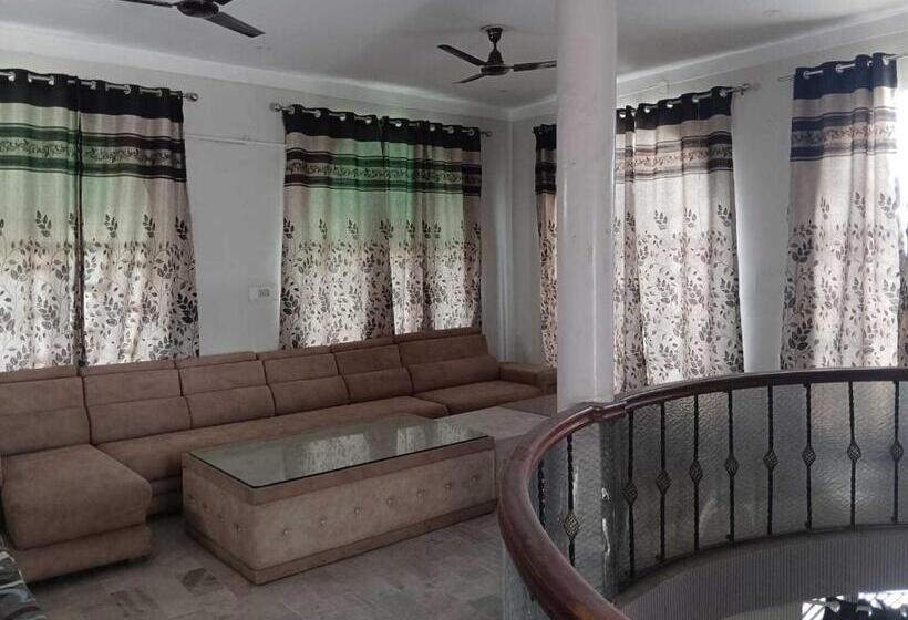 Hotel Oyo 81343 Palm Guest House