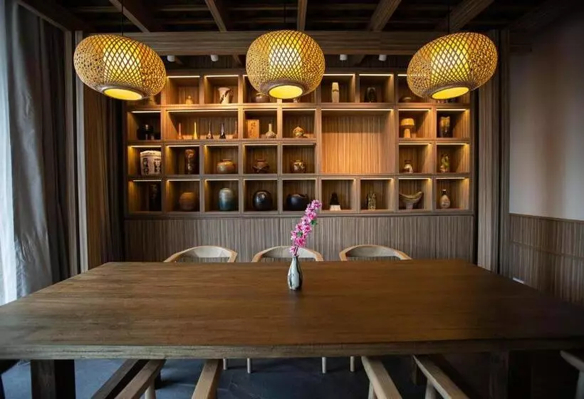 ホテル The Arch Phuket
