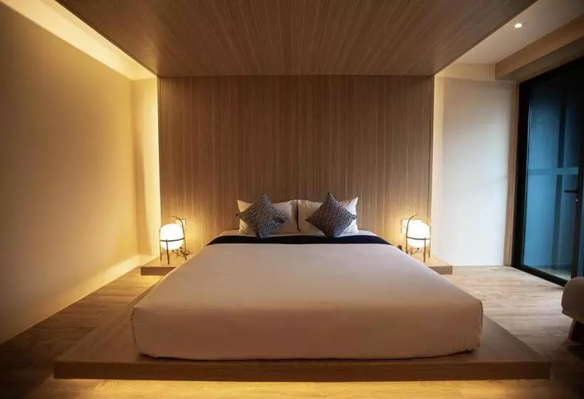 ホテル The Arch Phuket