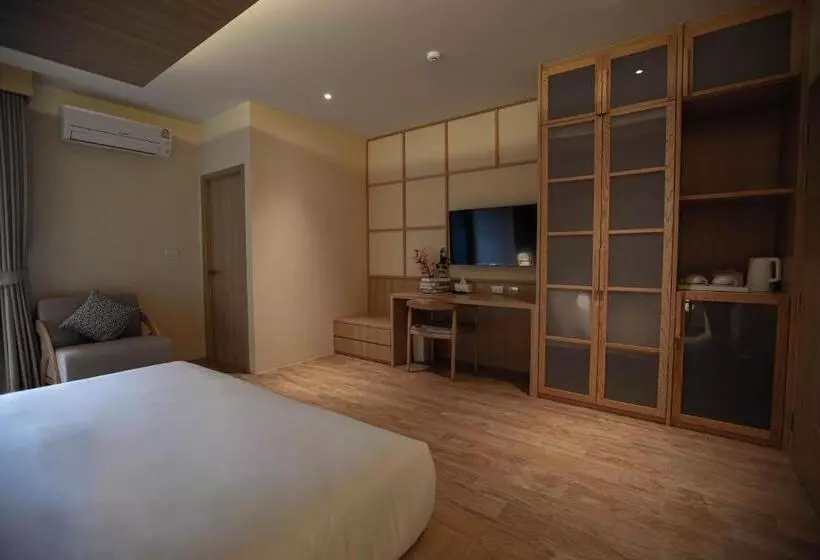 ホテル The Arch Phuket