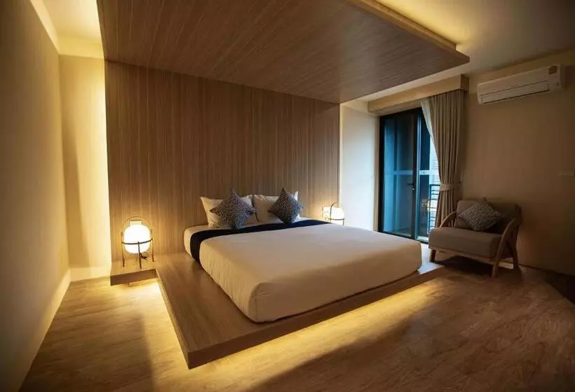 ホテル The Arch Phuket