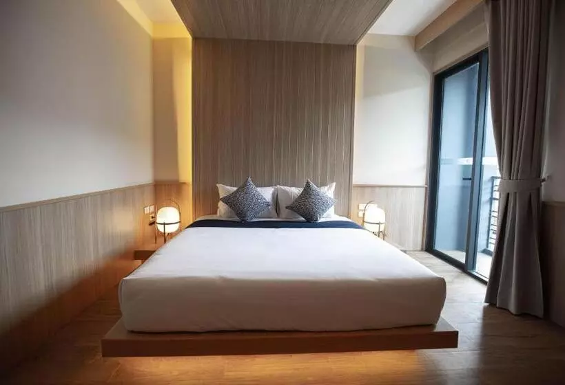 ホテル The Arch Phuket