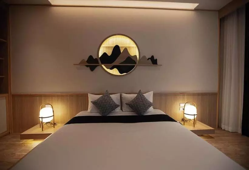 ホテル The Arch Phuket