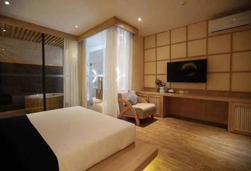 ホテル The Arch Phuket