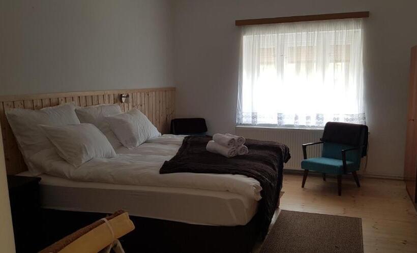 펜션 Hortenzia Vendégház Márianosztra