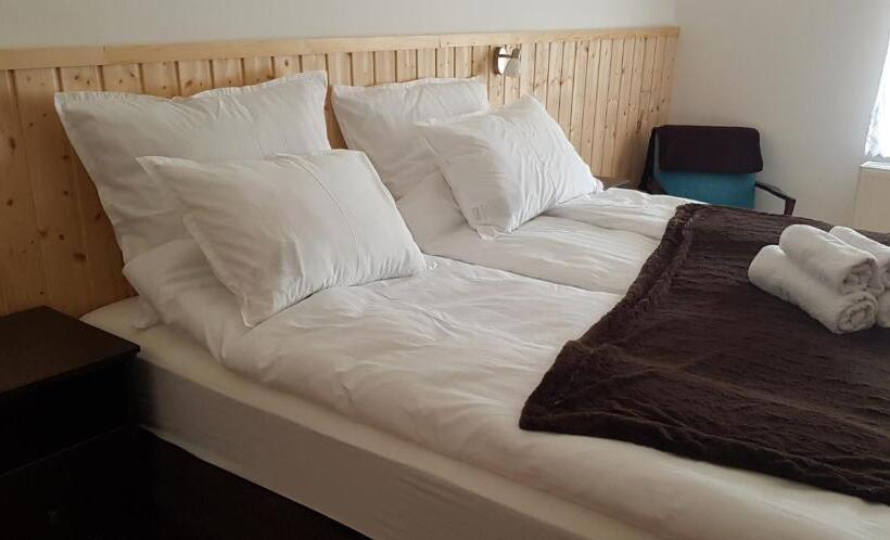 펜션 Hortenzia Vendégház Márianosztra