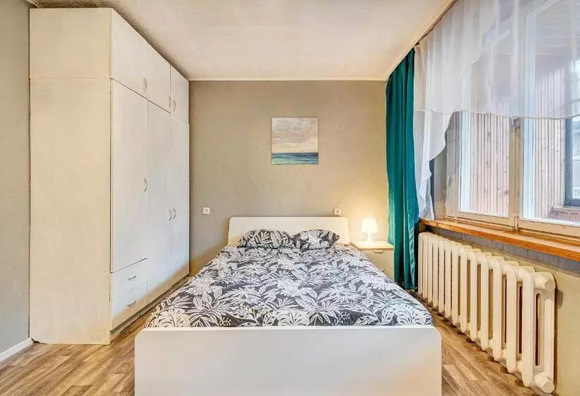 پانسیون Private Rooms With Balcony Next To Station