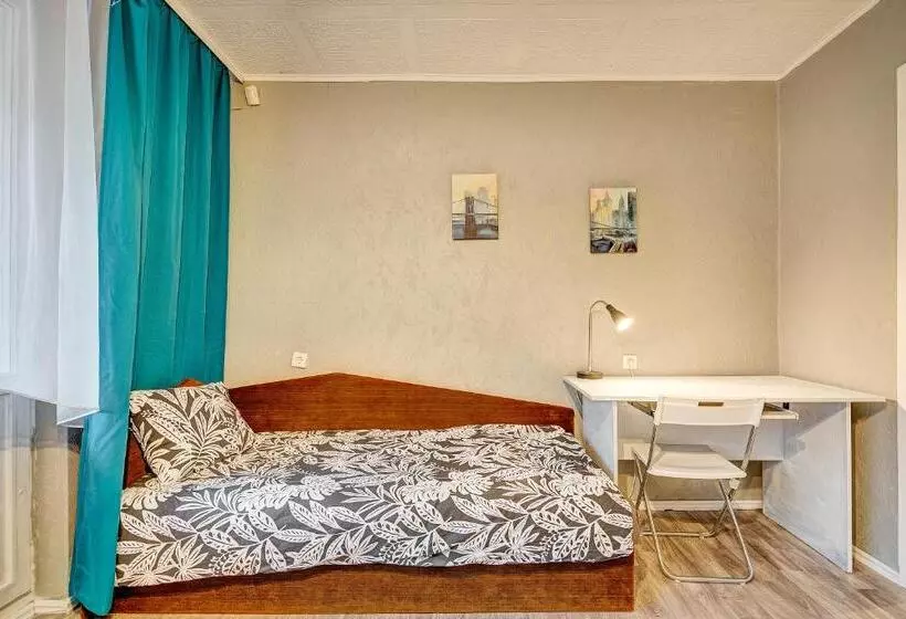 پانسیون Private Rooms With Balcony Next To Station