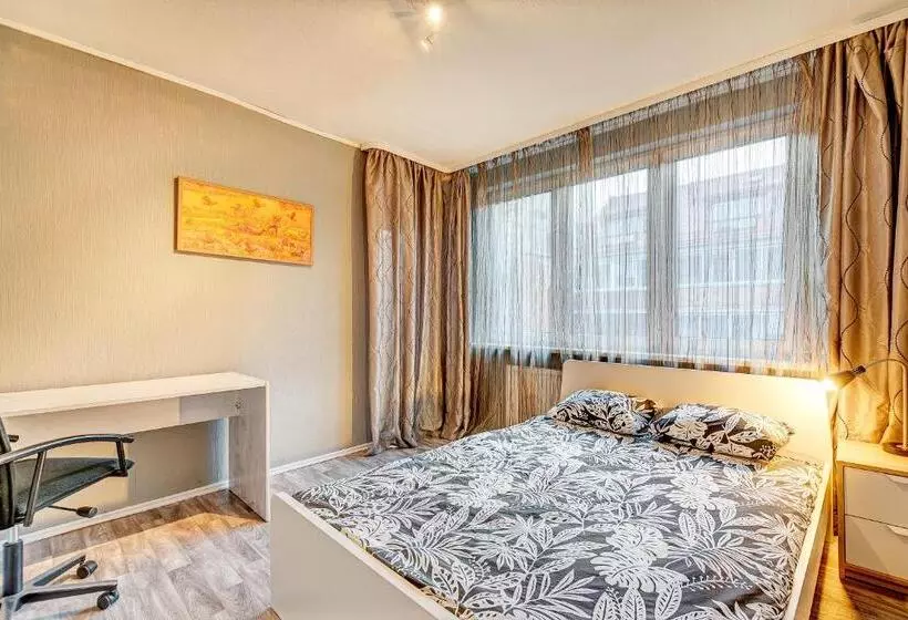 پانسیون Private Rooms With Balcony Next To Station