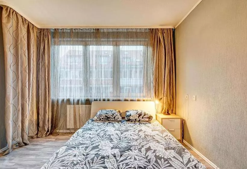 پانسیون Private Rooms With Balcony Next To Station