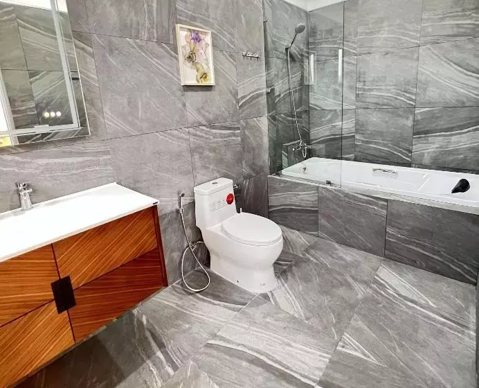 Riana Samui