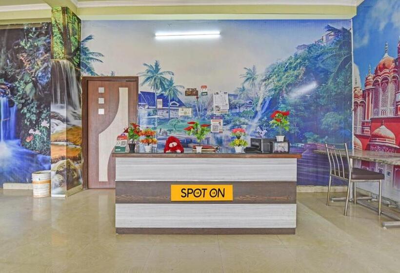 Spot On Hotel Gangaur Midway