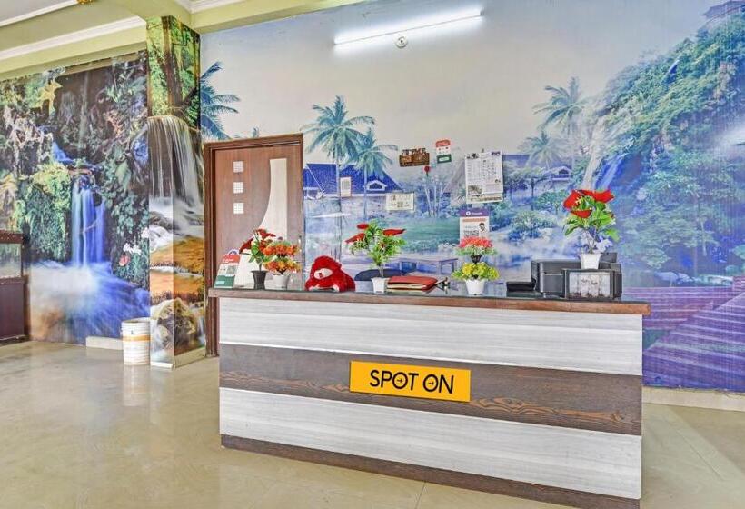 Spot On Hotel Gangaur Midway