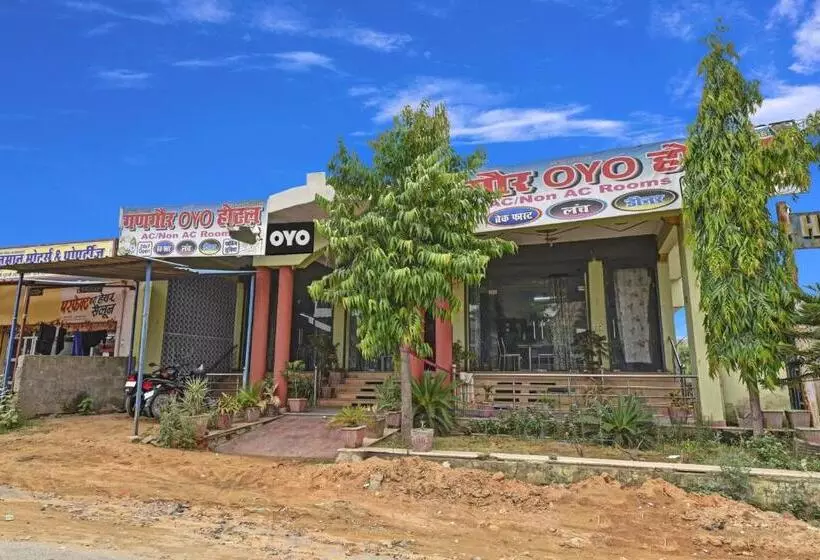 Spot On Hotel Gangaur Midway