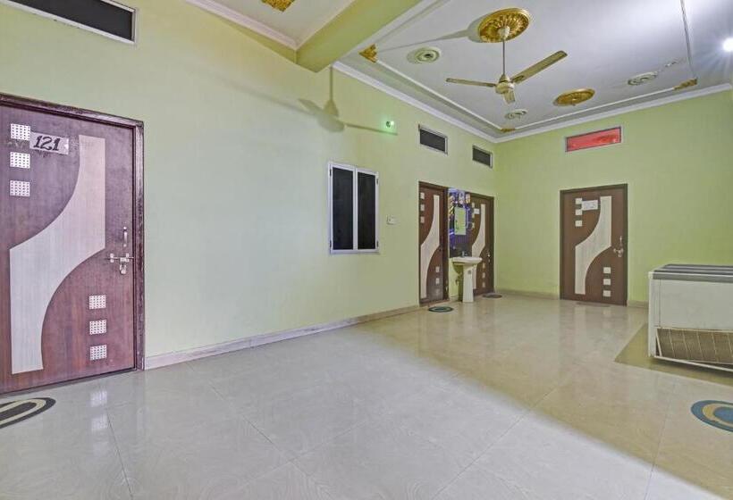 Spot On Hotel Gangaur Midway