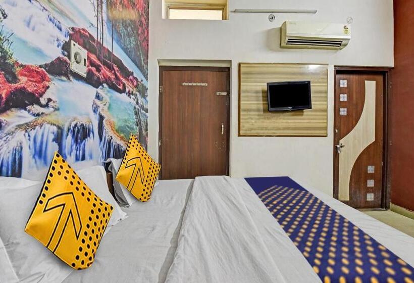 Spot On Hotel Gangaur Midway