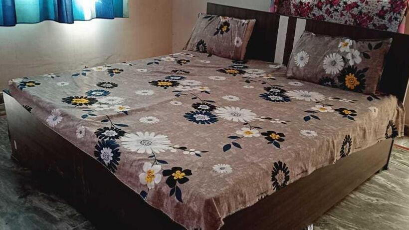 Spot On Hotel Golden Gajraula