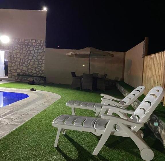 تختخواب و صبحانه Fog Mountain Hotel Rooms & Sauna