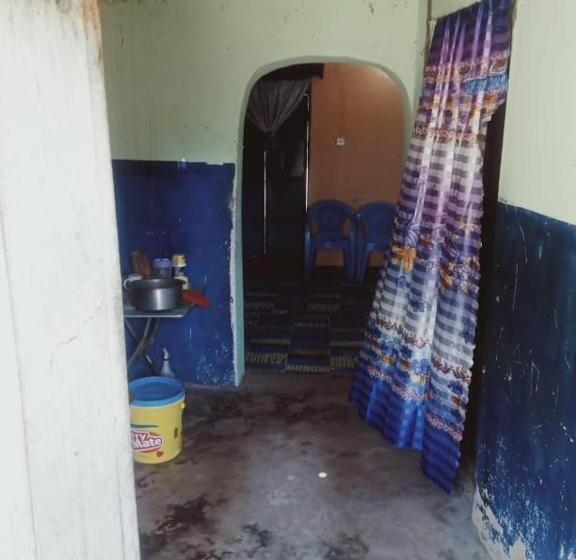 هتل Chikuku Ford Farm House