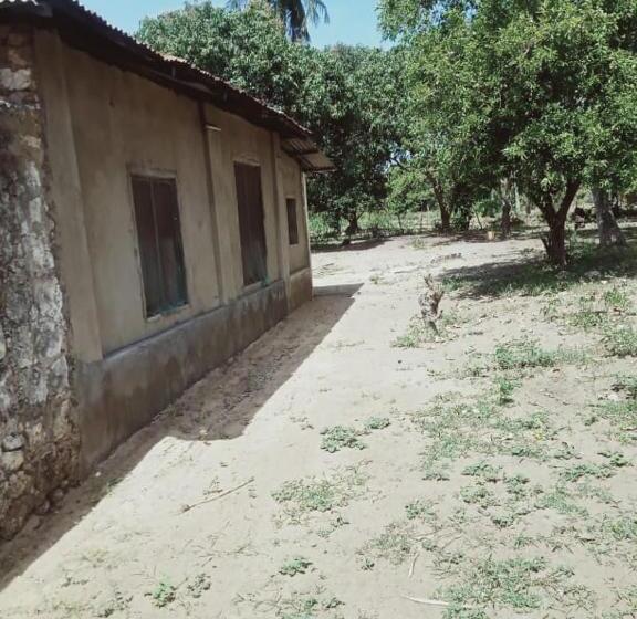 هتل Chikuku Ford Farm House