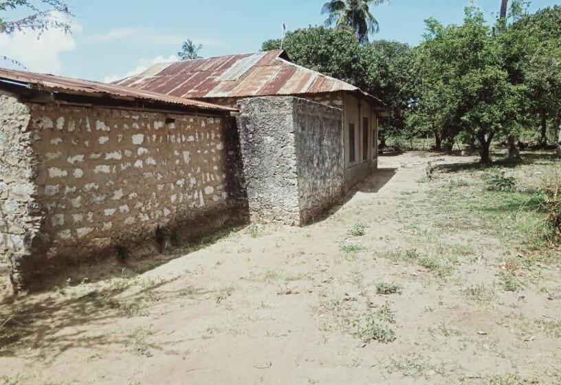 هتل Chikuku Ford Farm House