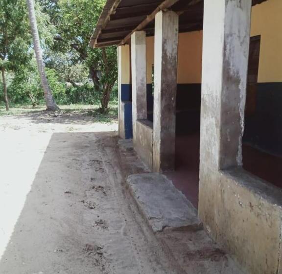 هتل Chikuku Ford Farm House