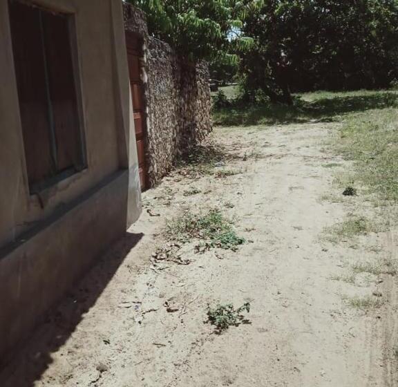 هتل Chikuku Ford Farm House