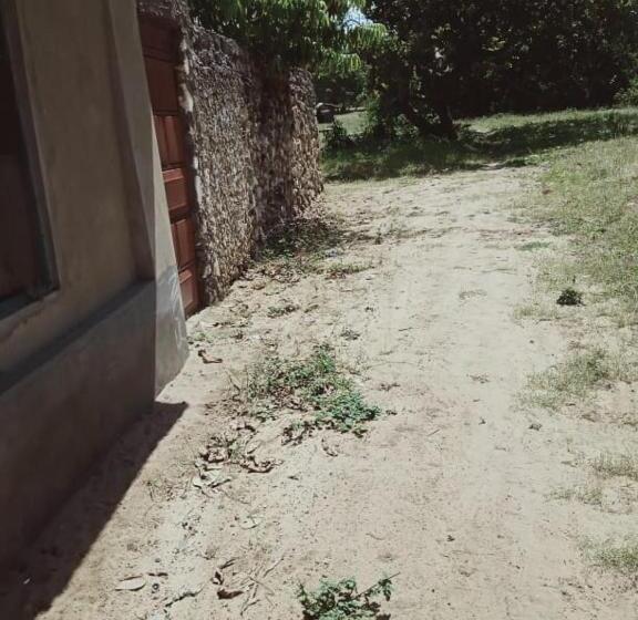 هتل Chikuku Ford Farm House