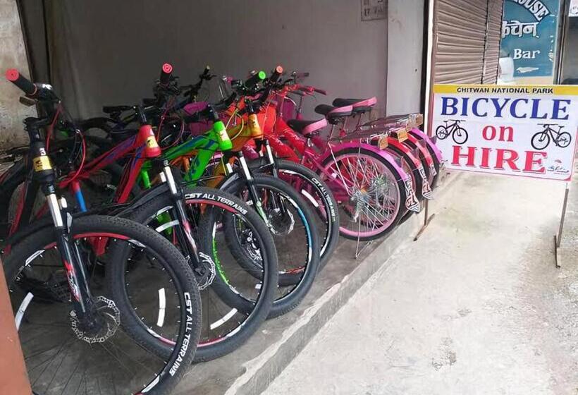 هتل Nepal Inn Sauraha Relax And Refresh A Perfect Family Getaway