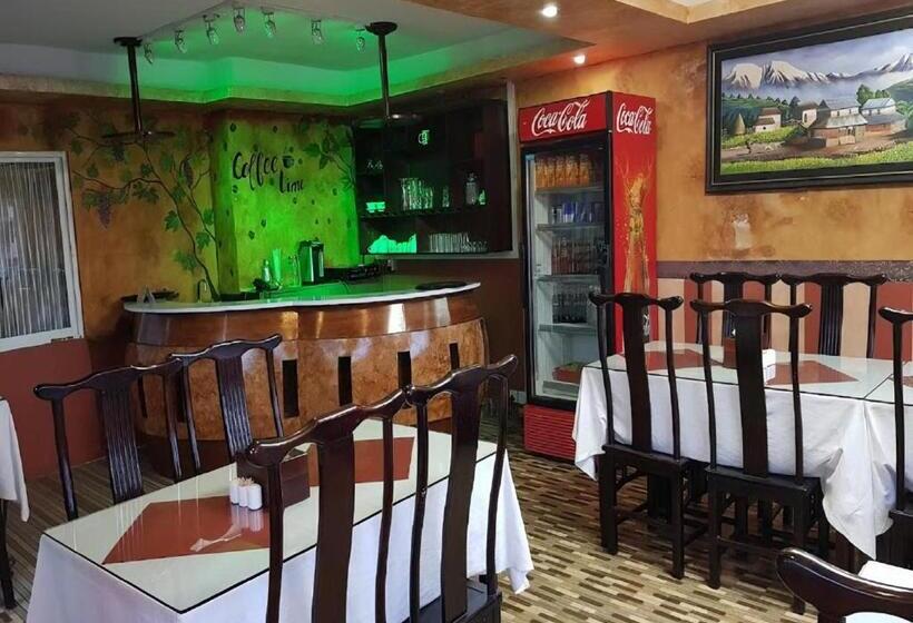 هتل Nepal Inn Sauraha Relax And Refresh A Perfect Family Getaway