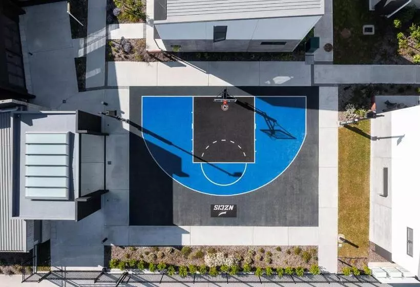 Hotelli Village Apartments At Nzcis