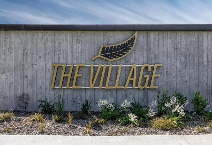 Hotelli Village Apartments At Nzcis