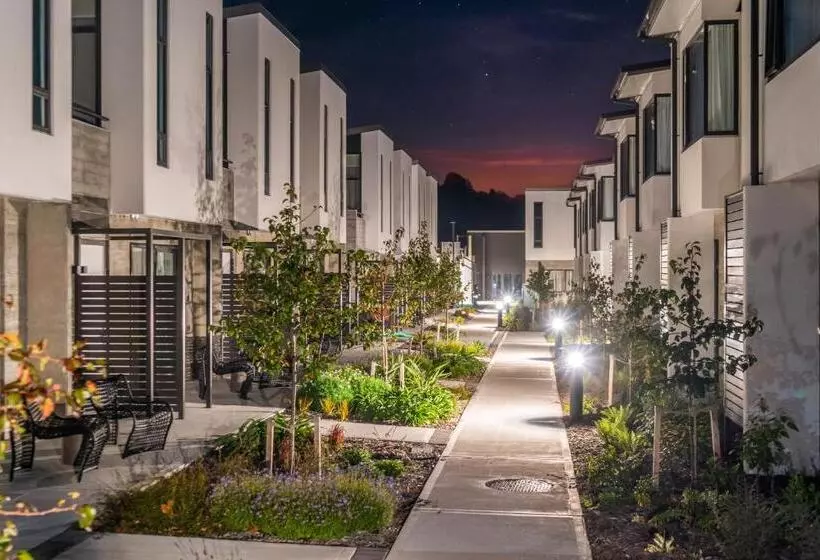 Hotelli Village Apartments At Nzcis