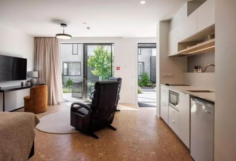 Hotelli Village Apartments At Nzcis