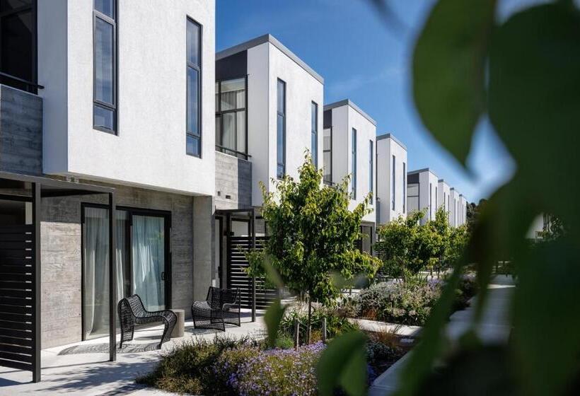 Отель Village Apartments At Nzcis