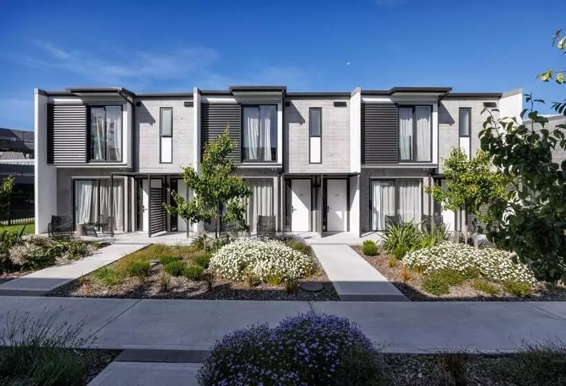 Hotelli Village Apartments At Nzcis